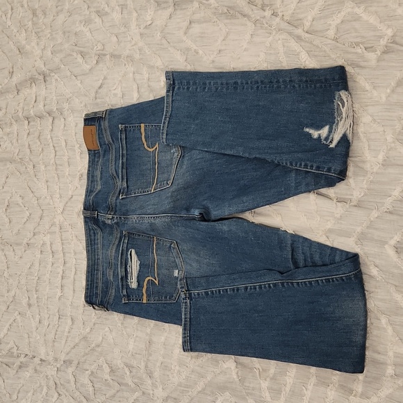 Medium wash high rise, distressed American Eagle jegging jeans size 14! - Picture 6 of 10